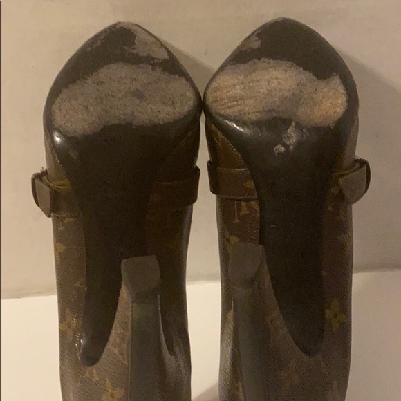 Louis Vuitton Heels - Picture 9 of 10